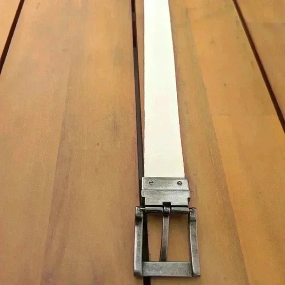 Men's Reversible Tan/White Leather belt - size 32 great condition - Picture 3 of 5